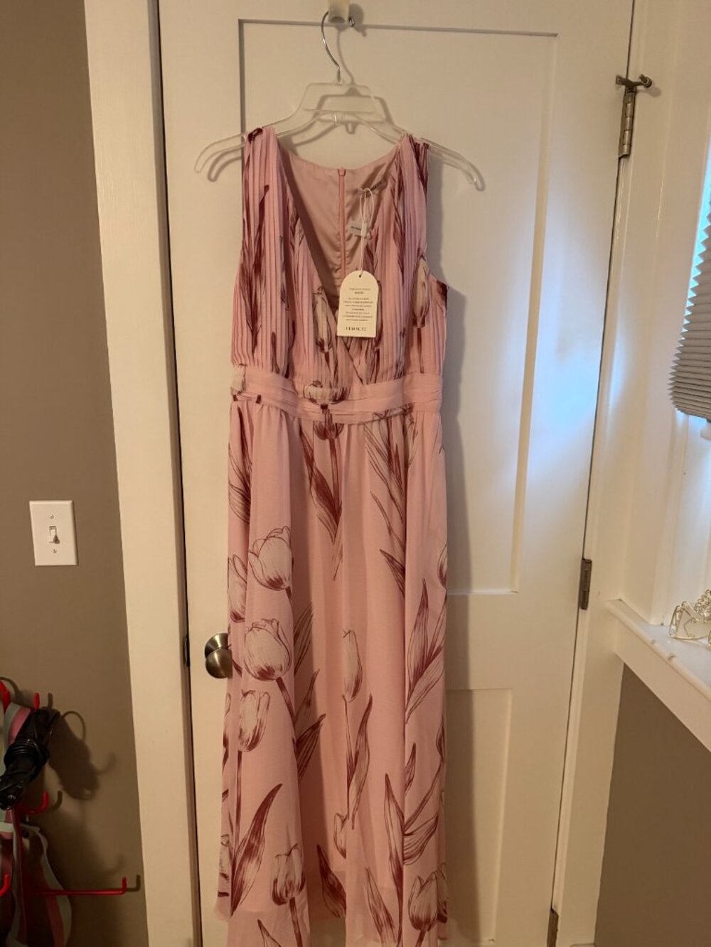 Unworn, Fehaute, size 8, Pink Floral Chiffon V Neck Sleeveless A - Picture 3 of 3